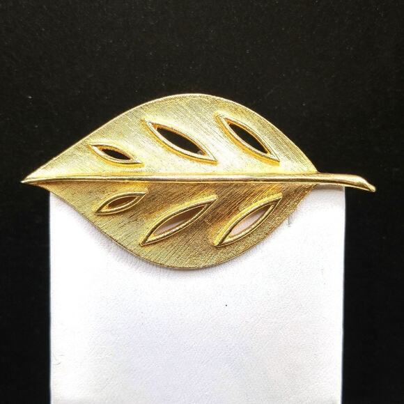 Vintage 1960s Gold Plated Leaf Brooch, 2 3/4 Inches - Picture 1 of 8